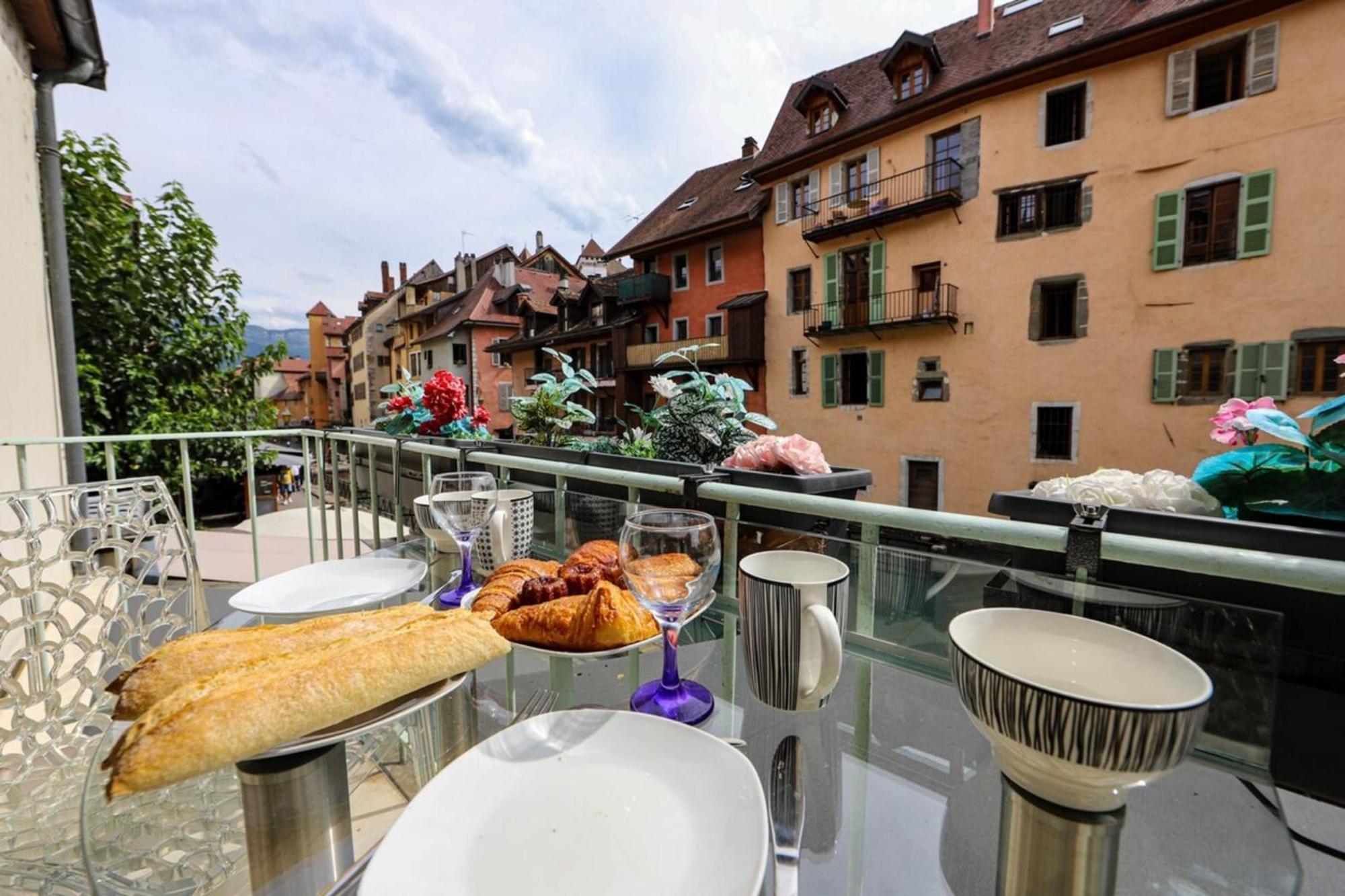 L'Eau Vive Jacuzzi Et Sauna En Vieille Ville 5 Annecy Exterior photo